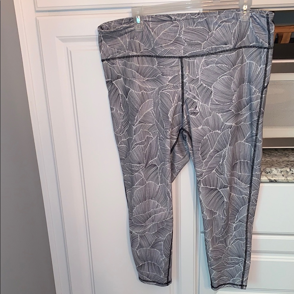 GAP FIT Athletic Leggings Capri Black White XL